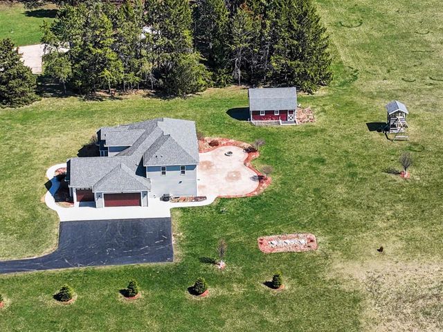 W1097 Spring Prairie ROAD, Burlington, WI 53105