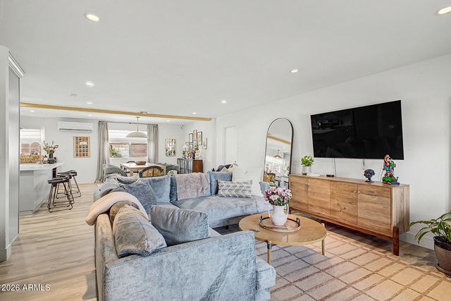 1202 W HAZELWOOD Street, Phoenix, AZ 85013