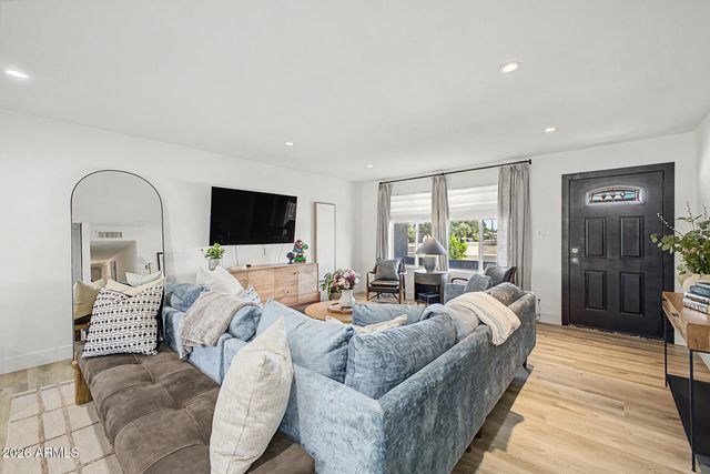 1202 W HAZELWOOD Street, Phoenix, AZ 85013