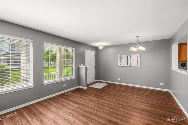 616 Lincoln Station Drive, Oswego, IL 60543