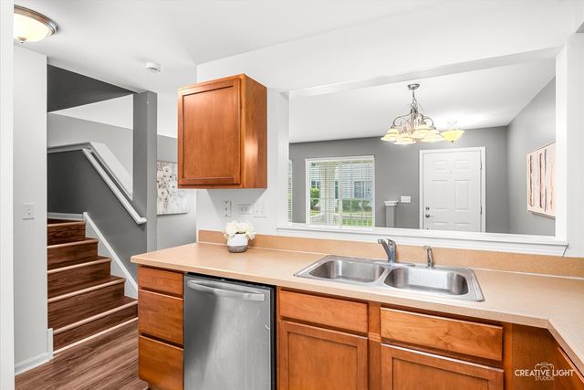 616 Lincoln Station Drive, Oswego, IL 60543