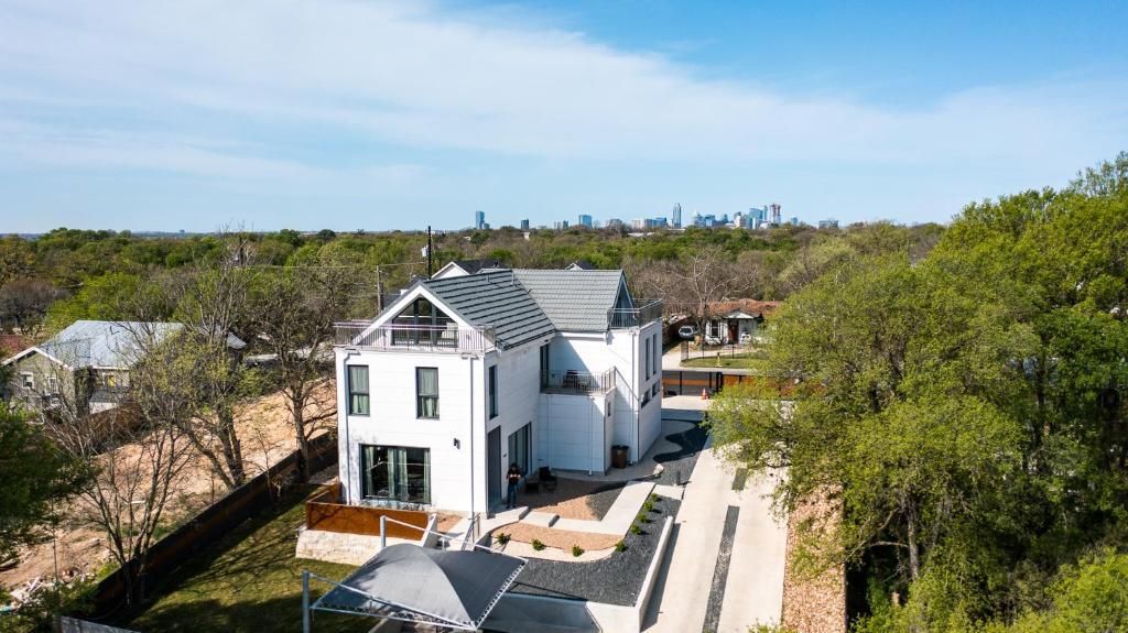 1409 E M Franklin Ave B, Austin, TX 78721