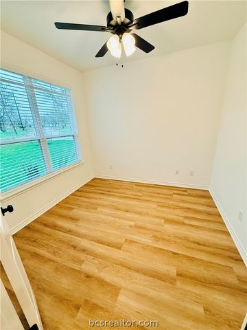 1202 Suncrest Street, Bryan, TX 77803