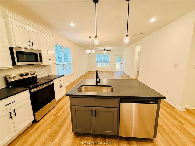 1202 Suncrest Street, Bryan, TX 77803