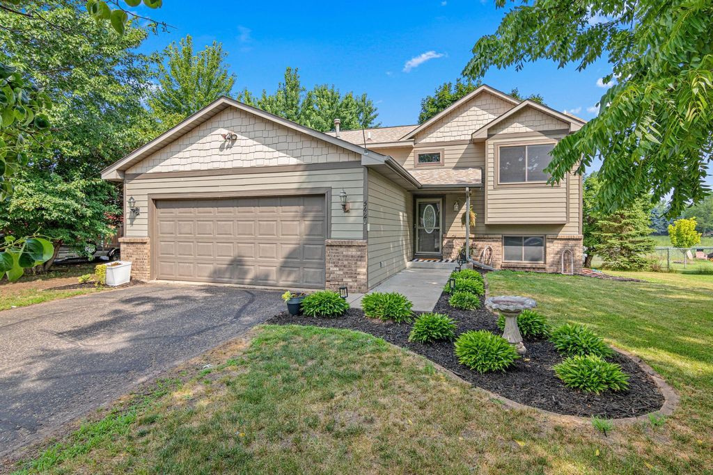 5420 134th Street N, Hugo, MN 55038