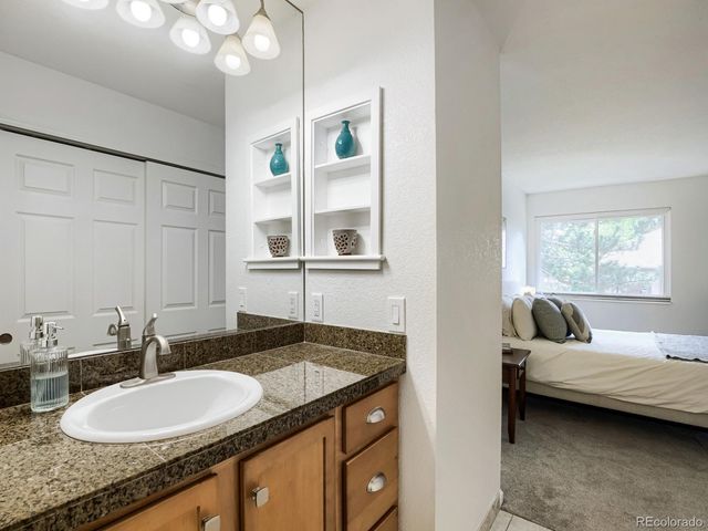 2199 S Scranton Way 201, Aurora, CO 80014