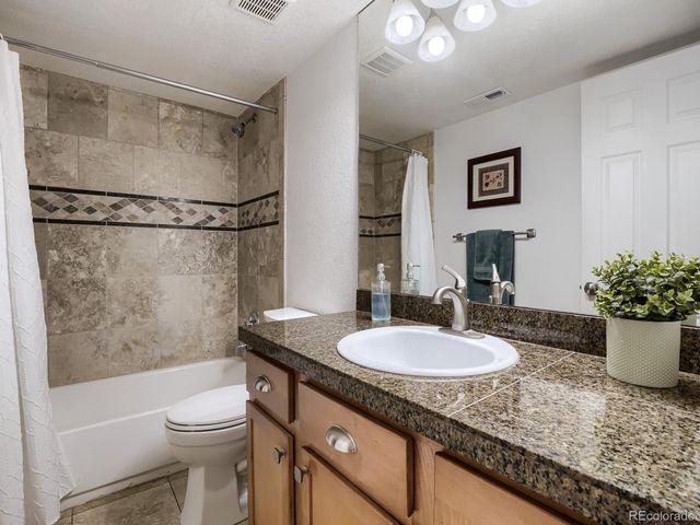 2199 S Scranton Way 201, Aurora, CO 80014