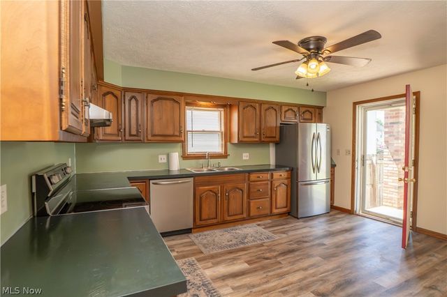 215 8th Street SW, Massillon, OH 44647