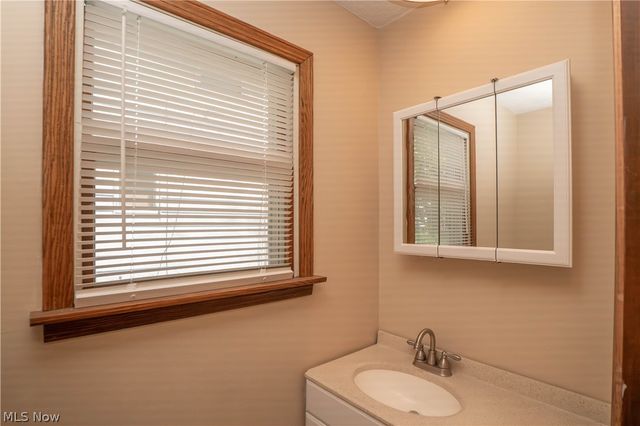 215 8th Street SW, Massillon, OH 44647
