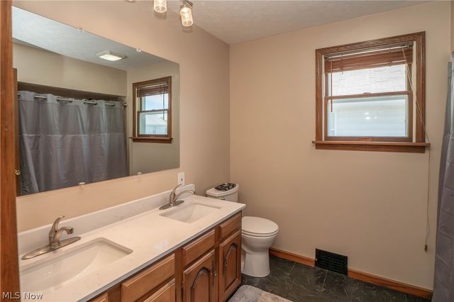 215 8th Street SW, Massillon, OH 44647