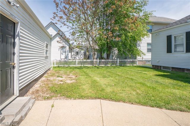 215 8th Street SW, Massillon, OH 44647
