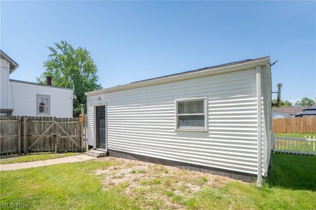 215 8th Street SW, Massillon, OH 44647