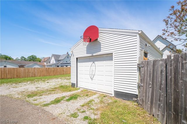 215 8th Street SW, Massillon, OH 44647