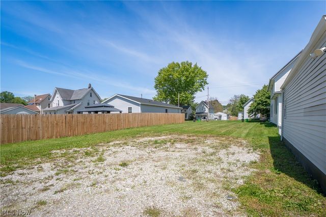 215 8th Street SW, Massillon, OH 44647
