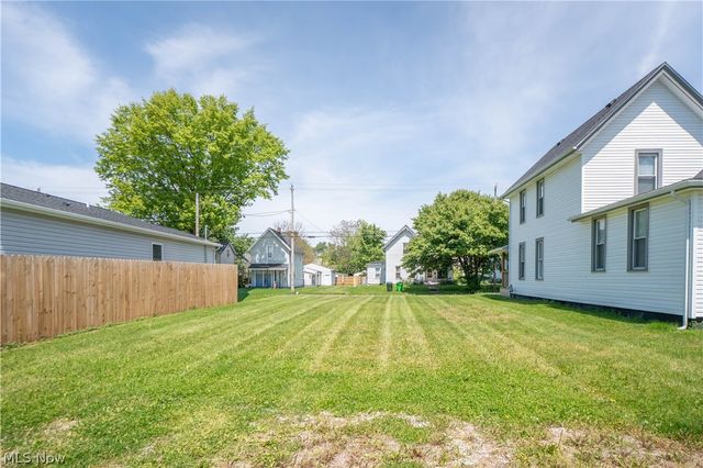 215 8th Street SW, Massillon, OH 44647