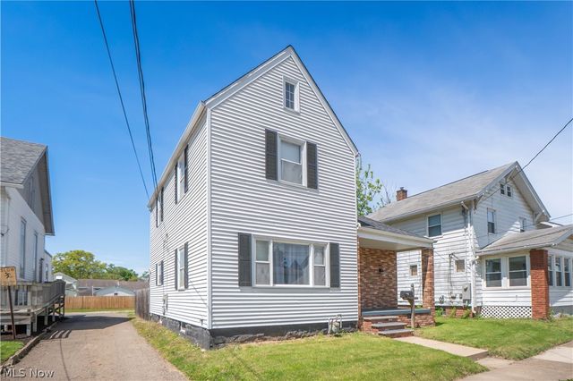 215 8th Street SW, Massillon, OH 44647