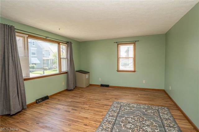 215 8th Street SW, Massillon, OH 44647