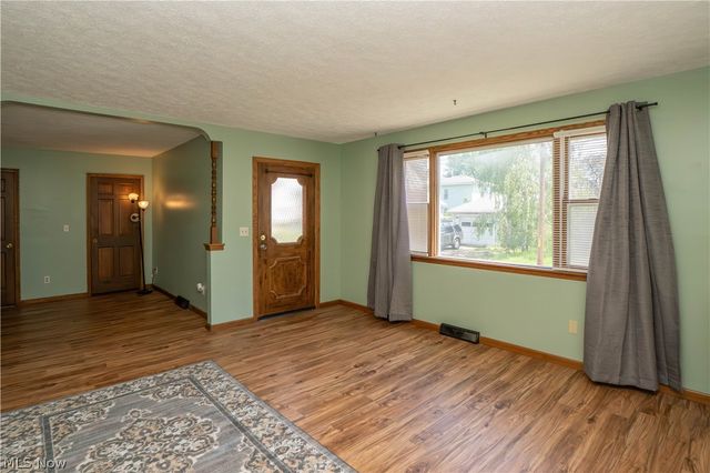 215 8th Street SW, Massillon, OH 44647