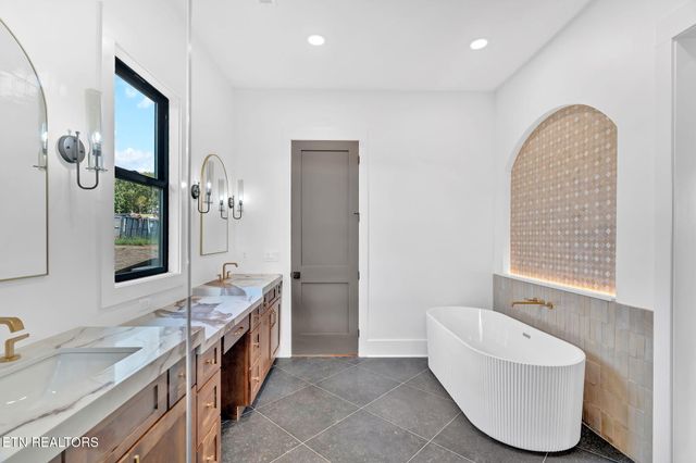 1013 Herbert Drive, Greenback, TN 37742