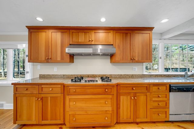 76 Mill Rd, Boxford, MA 01921