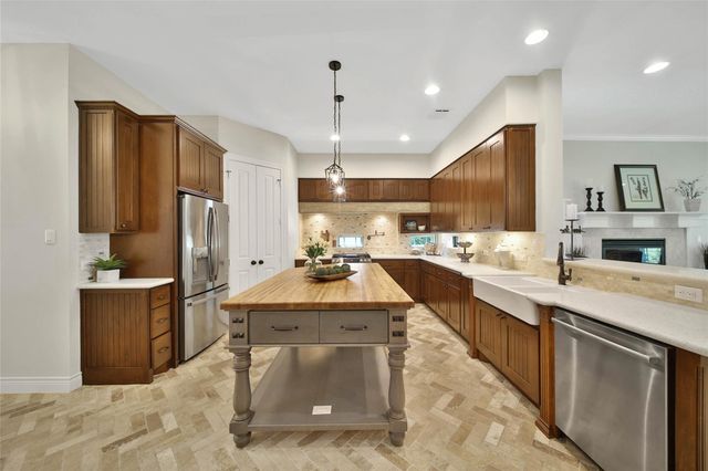 304 Ridgelake Scenic Drive, Montgomery, TX 77316