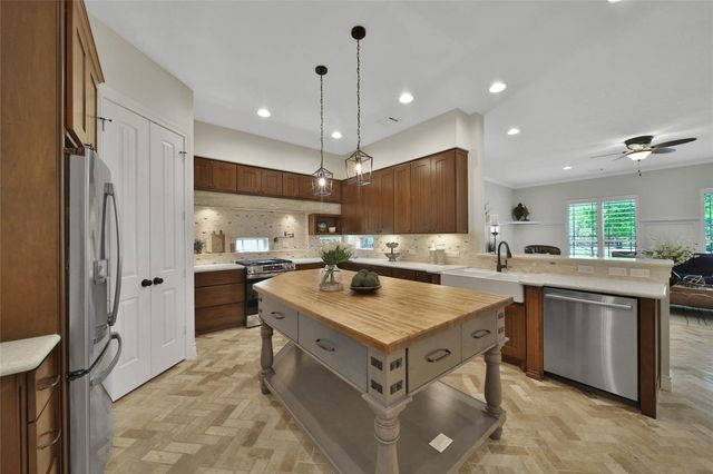 304 Ridgelake Scenic Drive, Montgomery, TX 77316