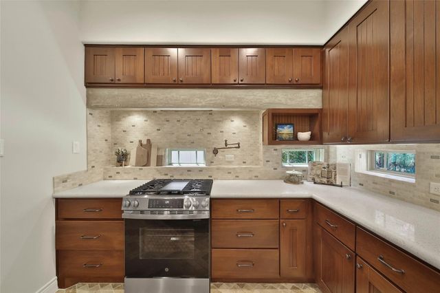 304 Ridgelake Scenic Drive, Montgomery, TX 77316