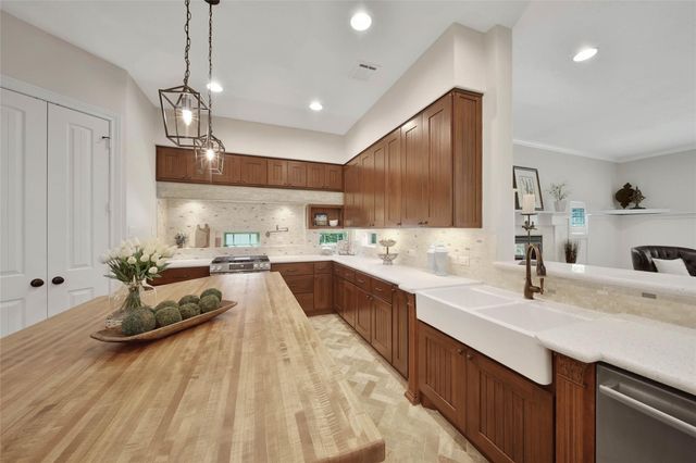 304 Ridgelake Scenic Drive, Montgomery, TX 77316