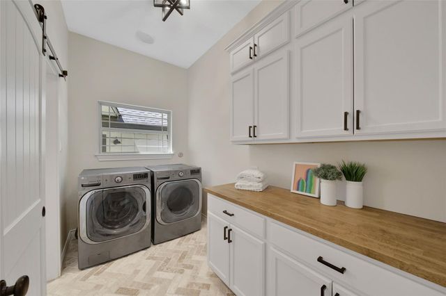 304 Ridgelake Scenic Drive, Montgomery, TX 77316