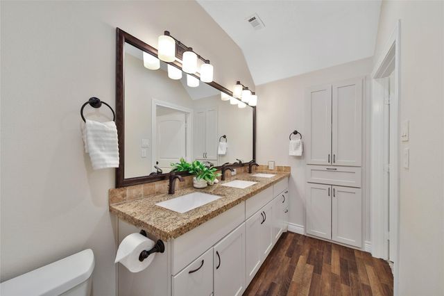 304 Ridgelake Scenic Drive, Montgomery, TX 77316