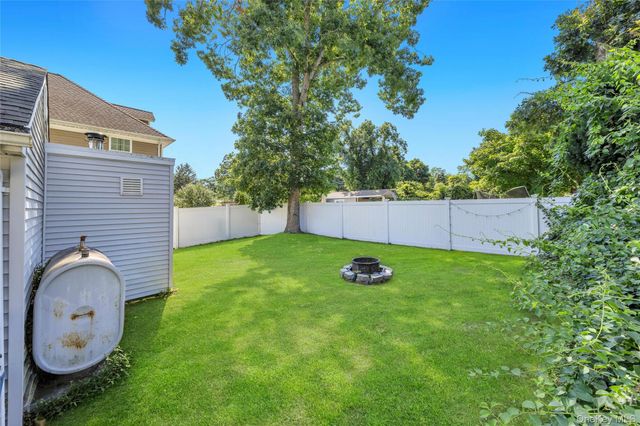 22 Maplewood Avenue, Selden, NY 11784