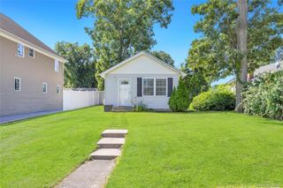 22 Maplewood Avenue, Selden, NY 11784