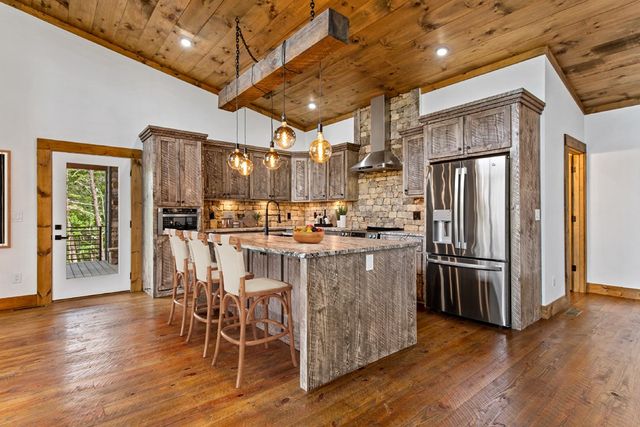 65 Wolf Creek Heights, Mineral Bluff, GA 30559