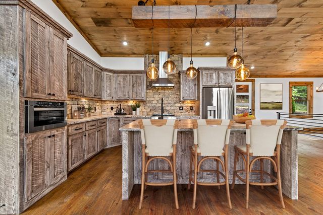 65 Wolf Creek Heights, Mineral Bluff, GA 30559