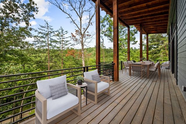 65 Wolf Creek Heights, Mineral Bluff, GA 30559