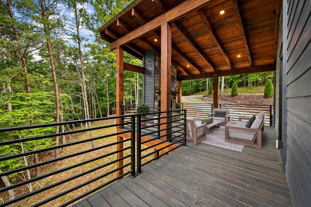 65 Wolf Creek Heights, Mineral Bluff, GA 30559