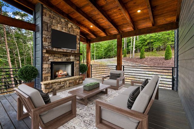 65 Wolf Creek Heights, Mineral Bluff, GA 30559