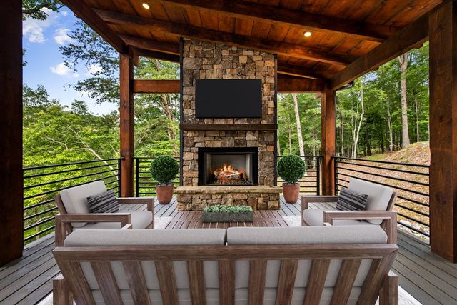 65 Wolf Creek Heights, Mineral Bluff, GA 30559