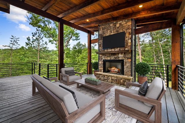 65 Wolf Creek Heights, Mineral Bluff, GA 30559