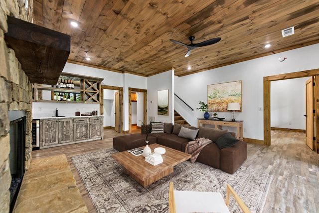 65 Wolf Creek Heights, Mineral Bluff, GA 30559