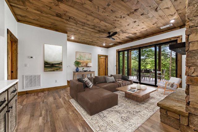 65 Wolf Creek Heights, Mineral Bluff, GA 30559