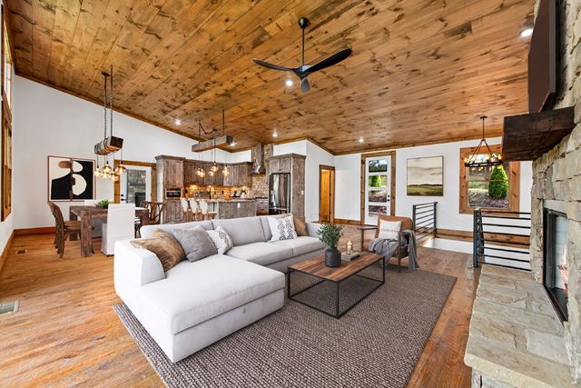 65 Wolf Creek Heights, Mineral Bluff, GA 30559