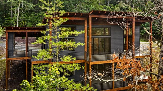 65 Wolf Creek Heights, Mineral Bluff, GA 30559