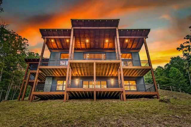 65 Wolf Creek Heights, Mineral Bluff, GA 30559