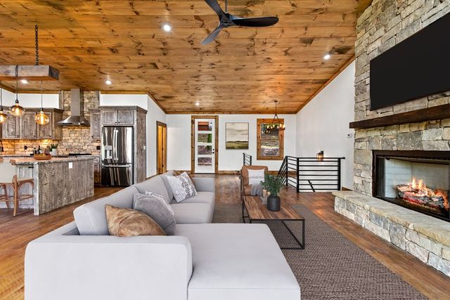 65 Wolf Creek Heights, Mineral Bluff, GA 30559