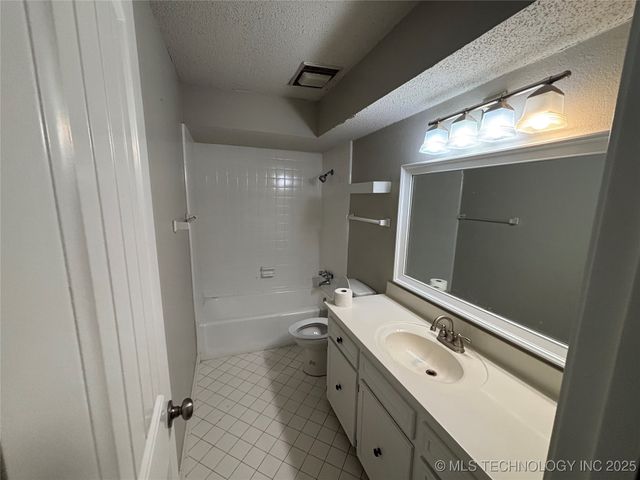 6140 E 164th Street, Bixby, OK 74008