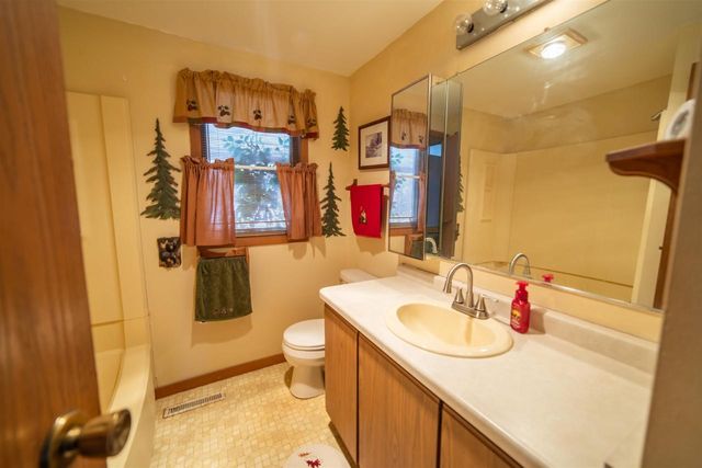 2763 2nd Avenue, Oxford, WI 53952