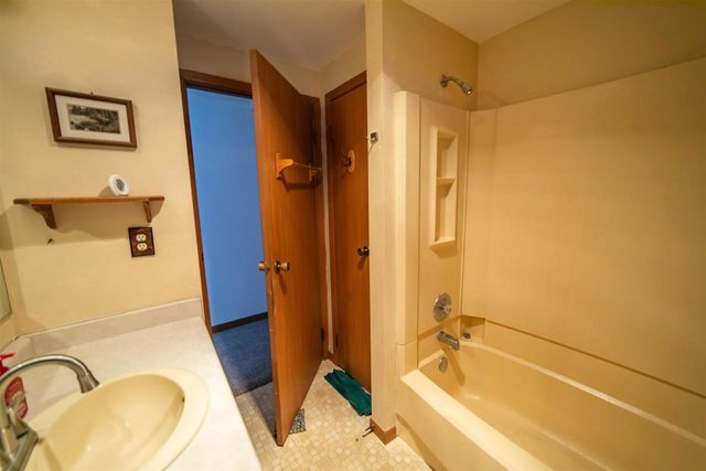 2763 2nd Avenue, Oxford, WI 53952