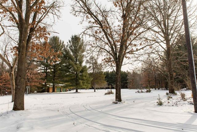 2763 2nd Avenue, Oxford, WI 53952