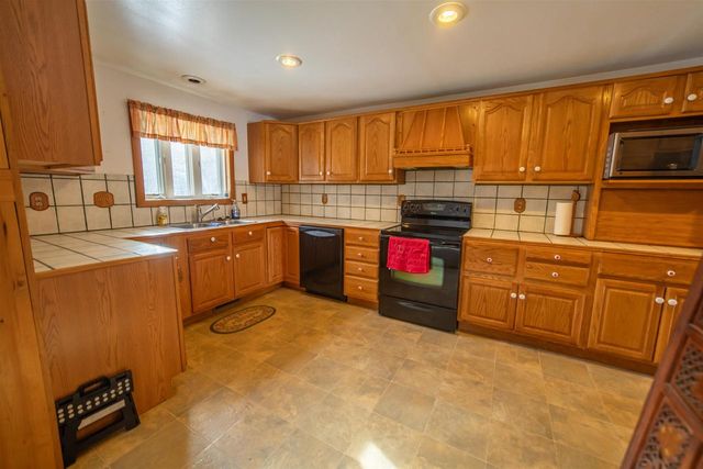 2763 2nd Avenue, Oxford, WI 53952